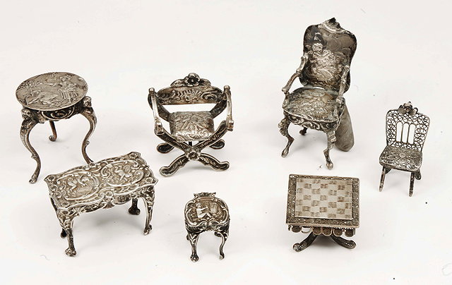 Appraisal: A SMALL QUANTITY OF WHITE METAL DOLLS HOUSE FURNITURE to