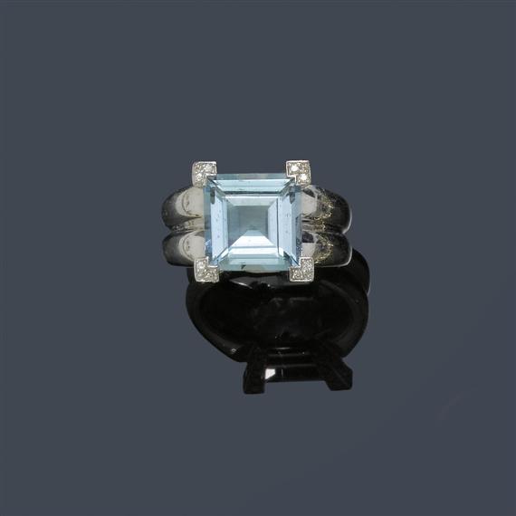 Appraisal: AN AQUAMARINE AND DIAMOND RING G BELIN White gold Casual