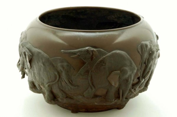 Appraisal: A large Chinese bronze jardiniere decorated with elephants in relief