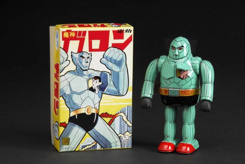 Appraisal: Tin Garon Robot Wind-Up Toy Description Japanese Limited edition of