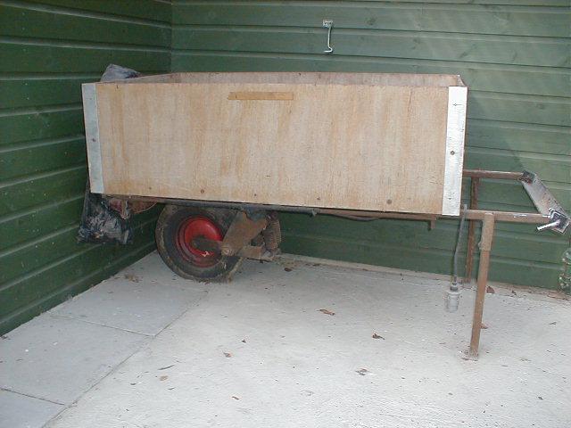 Appraisal: CHUBB one wheeler trailer Wheel can lock straight or caster