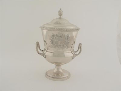 Appraisal: A George III cup and cover engraved with a coat