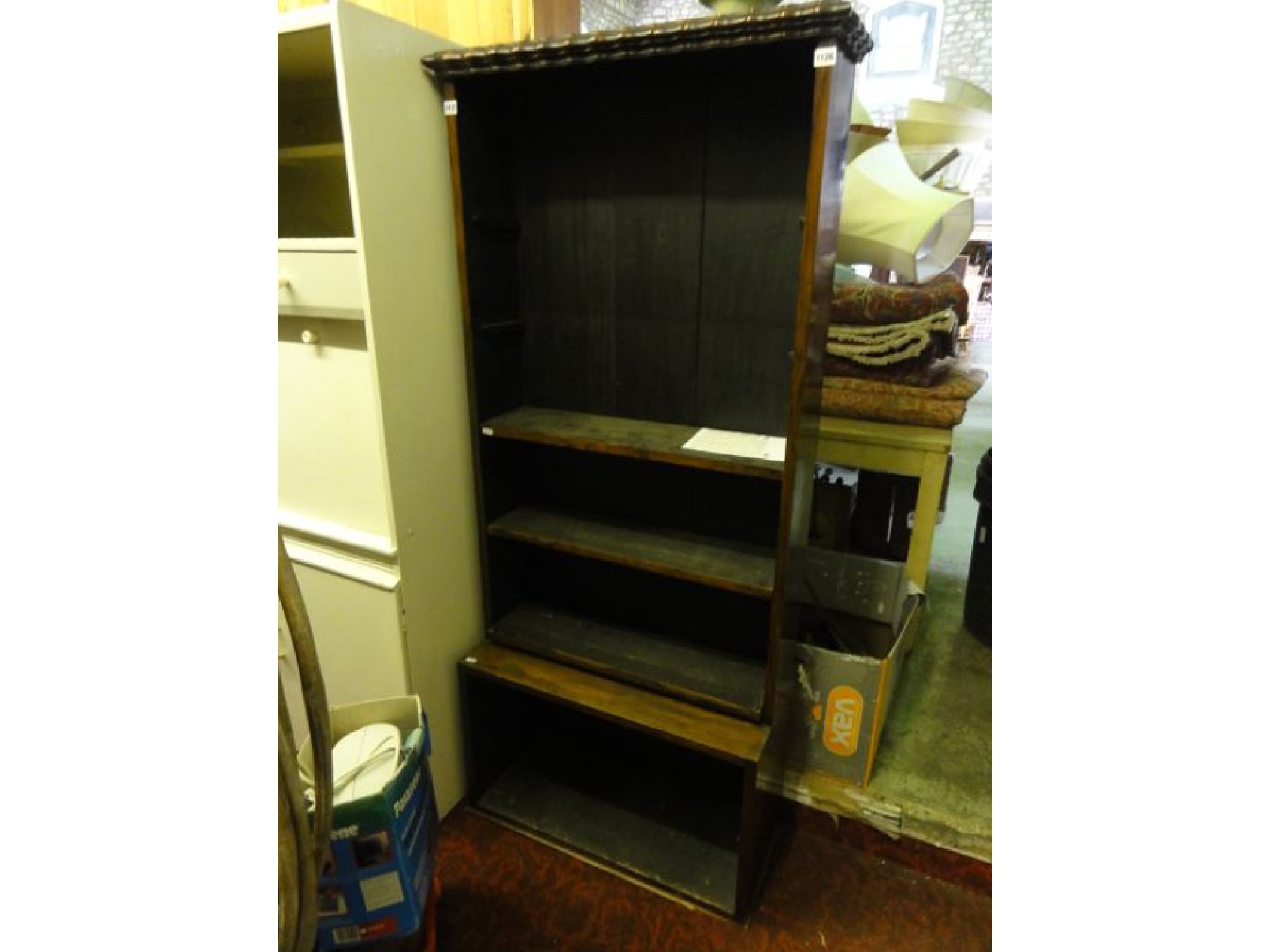 Appraisal: A rosewood freestanding open bookcase with loose shelves and moulded