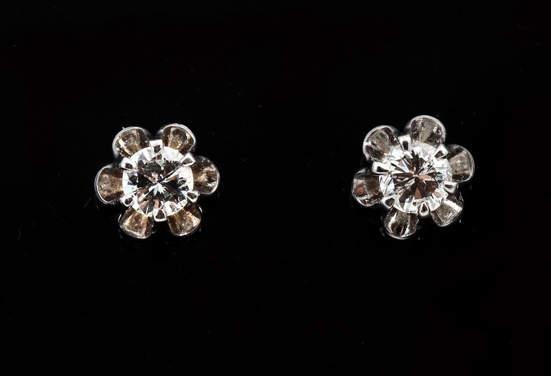 Appraisal: K DIAMOND EAR STUDS CTW diamonds are set in white