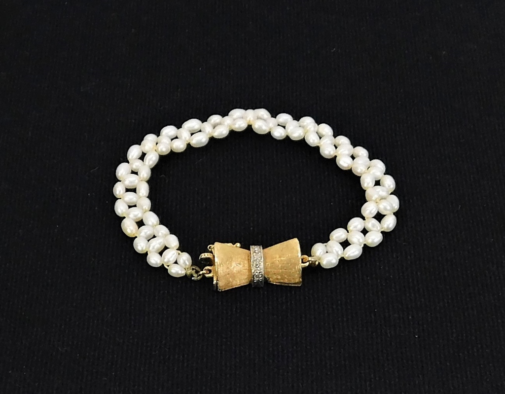 Appraisal: K LADY'S GOLD PEARL DIAMOND BRACELET th CenturyLadder pattern strand