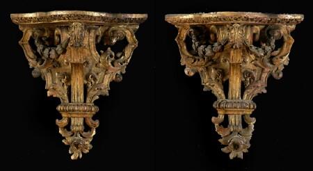 Appraisal: PAIR OF REGENCE CARVED GILTWOOD WALL BRACKETS Each leaf-tip banded