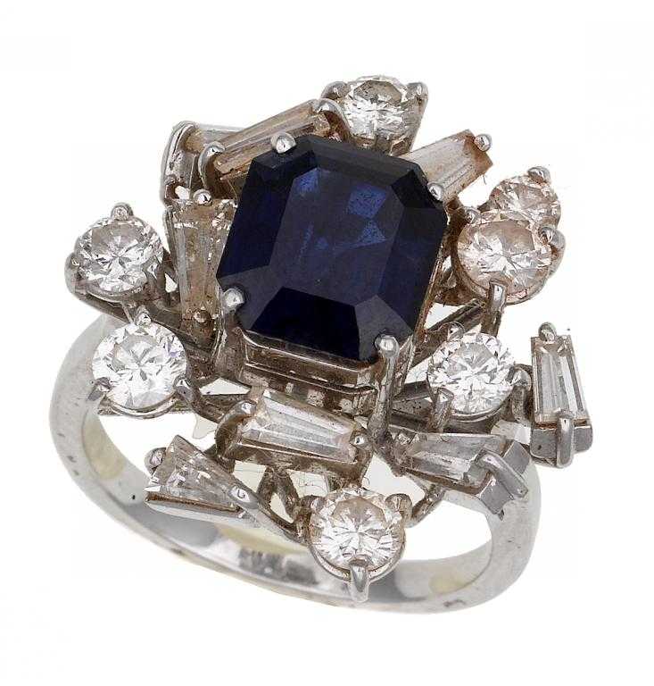 Appraisal: A SAPPHIRE AND DIAMOND CLUSTER RING the step cut sapphire