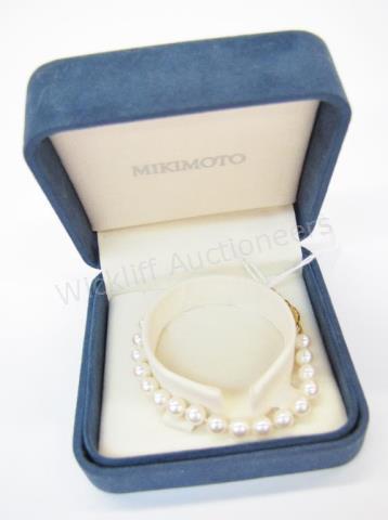 Appraisal: A long pearl bracelet designed by Mikimoto with A quality