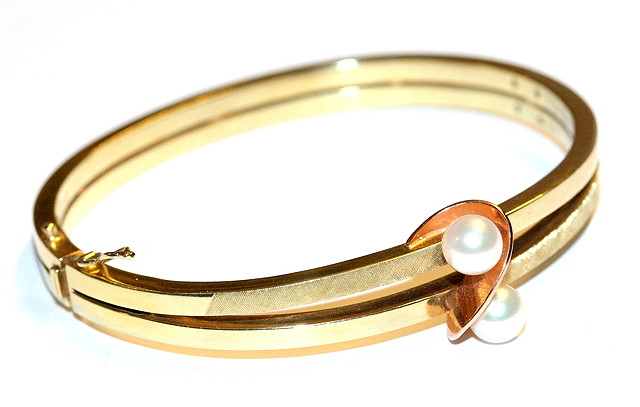 Appraisal: A CT GOLD HINGED BANGLE SET with two pearls in