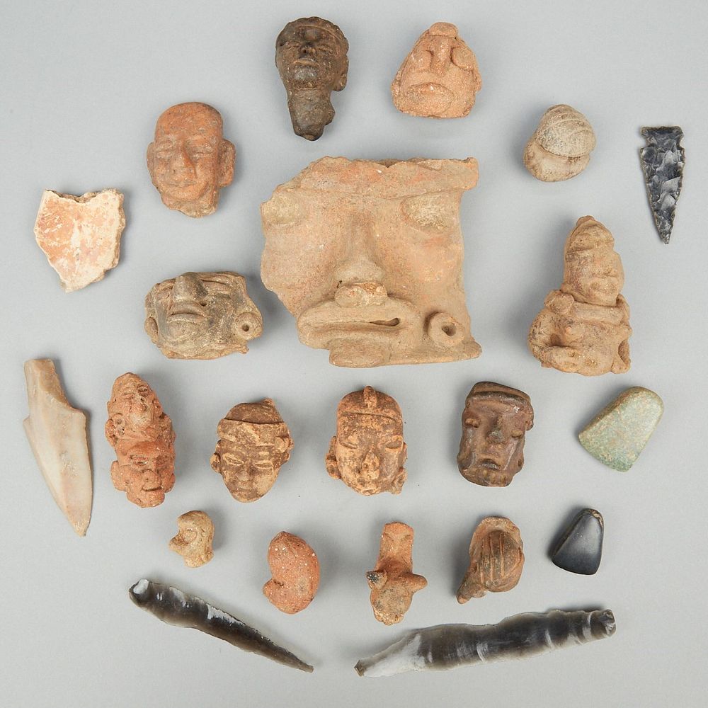 Appraisal: Grp Pre-Colombian Pieces Pottery Arrowheads Group of pre-Columbian artifacts Includes