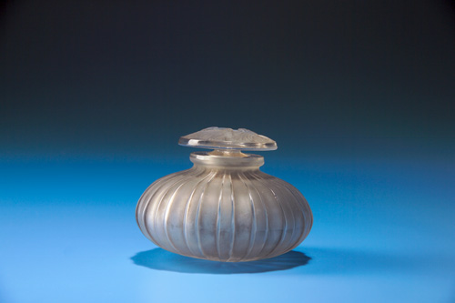 Appraisal: R LALIQUE Perfume bottle A Cotes Bouchon Papillions clear and