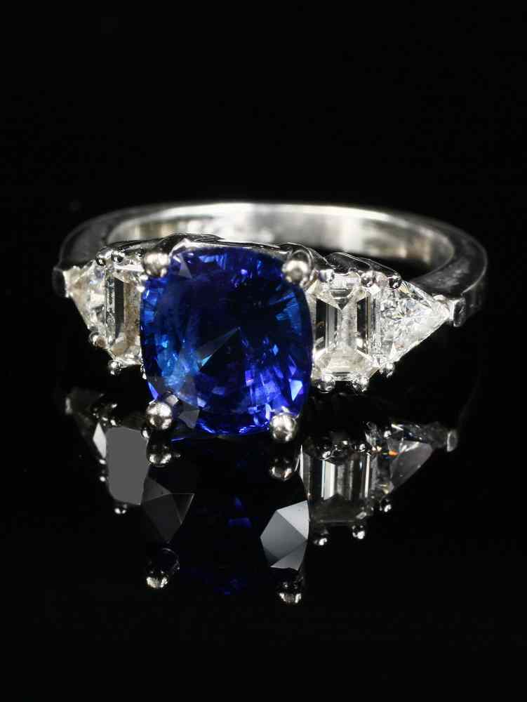 Appraisal: LADY'S RING - Vintage K white gold sapphire and diamond