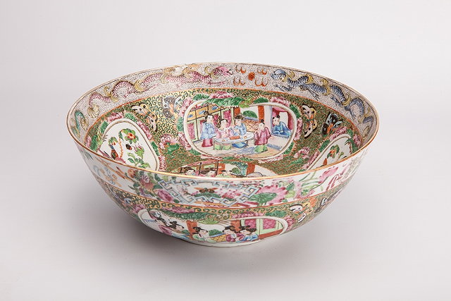 Appraisal: A CHINESE CANTONESE PORCELAIN BOWL with polychrome figure inset and