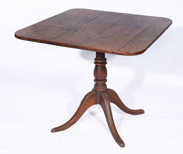 Appraisal: A VICTORIAN OAK TIP-UP OCCASIONAL TABLE on tripod supports cm