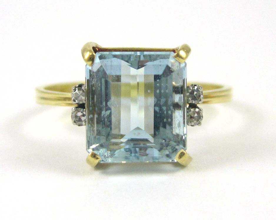 Appraisal: AQUAMARINE AND EIGHTEEN KARAT GOLD RING with a pair of