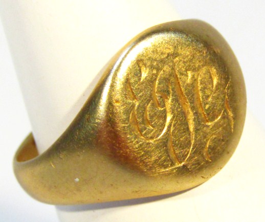 Appraisal: An ct gold signet ring initialled size L g