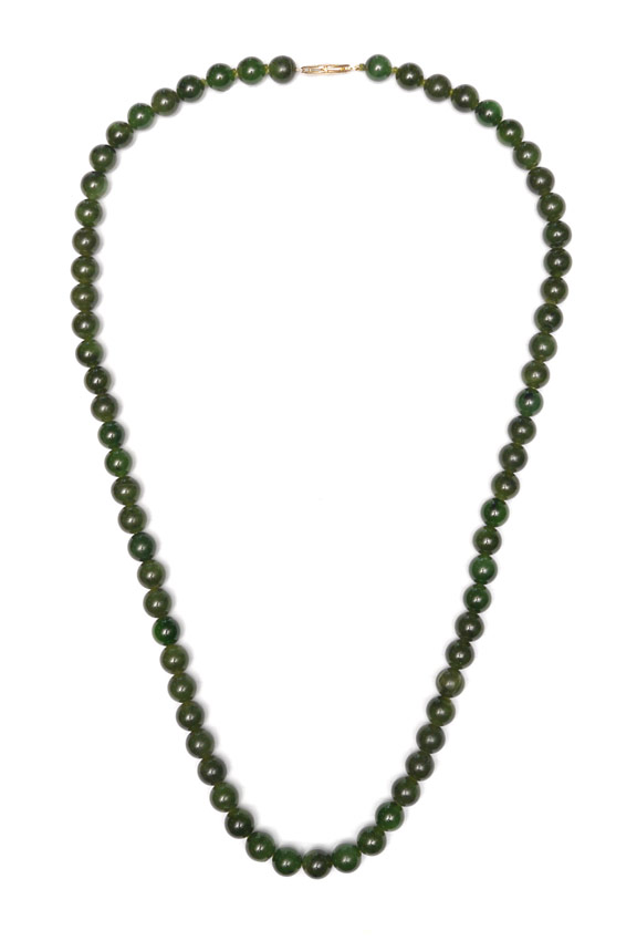 Appraisal: NEPHRITE JADE BEADS A '' single strand of nephrite jade