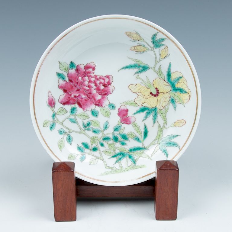 Appraisal: FAMILLE ROSE FLORAL DISH REPUBLICAN The plate decorated with poney