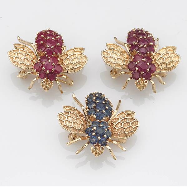 Appraisal: A set of three ruby sapphire and k gold bee