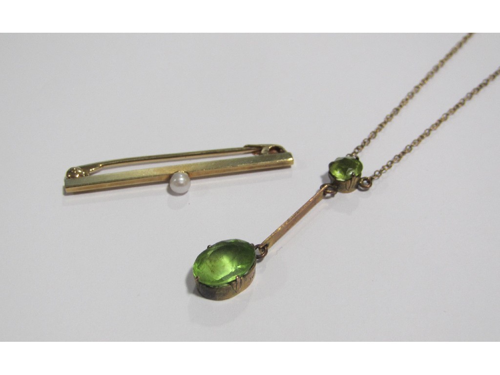 Appraisal: Lot comprising an Edwardian ct gold peridot pendant drop necklace