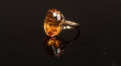 Appraisal: A citrine cocktail ring the oval stone in an ct