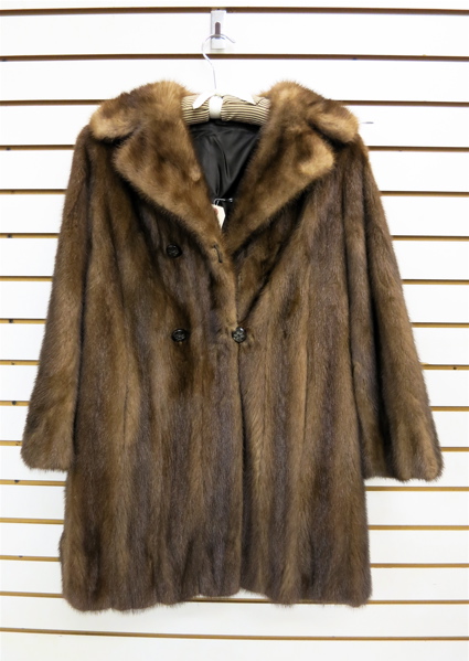 Appraisal: LADY'S MINK COAT having medium brown fur double breasted with