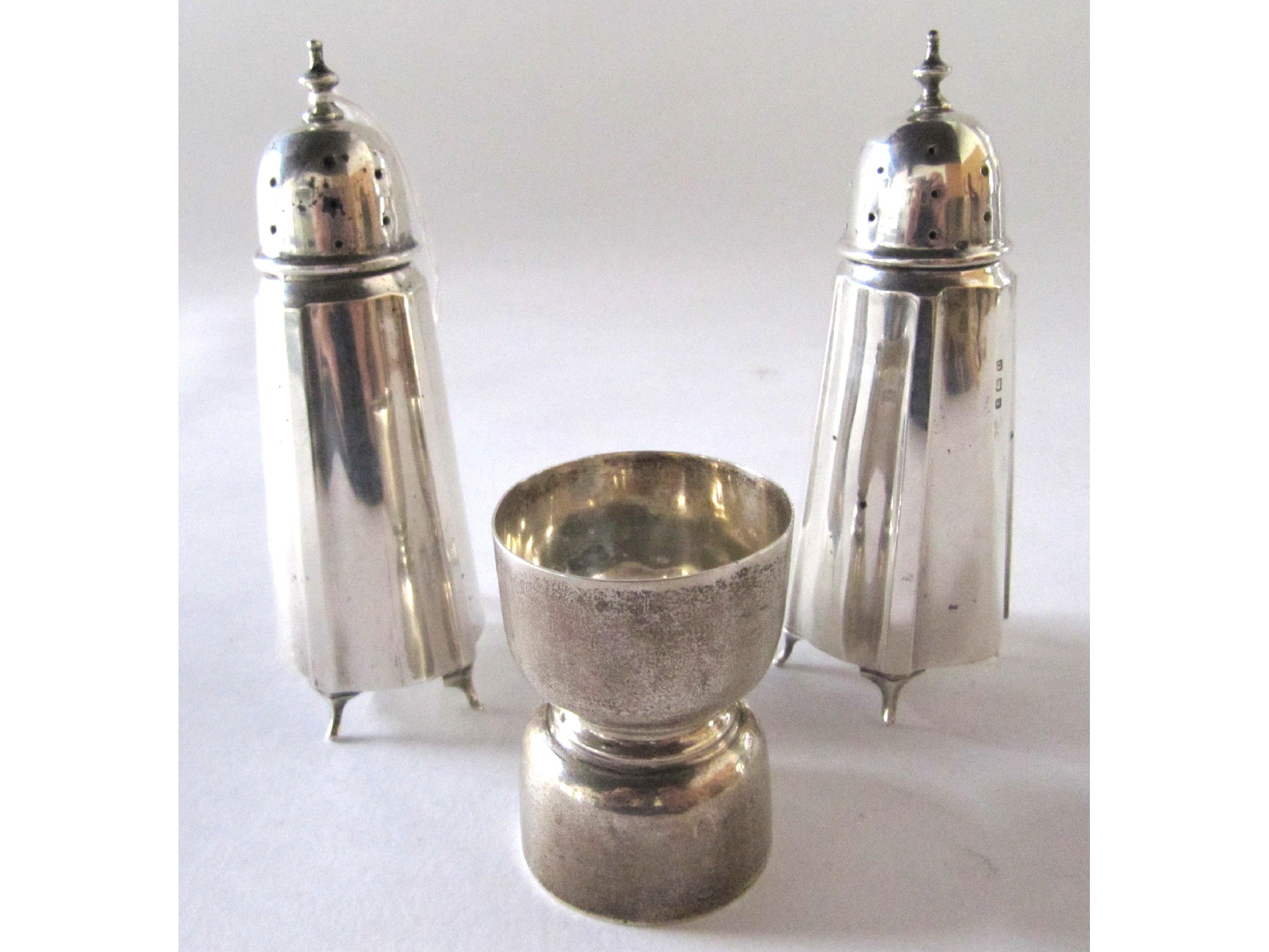 Appraisal: A lot comprising a pair of silver pepperettes and a