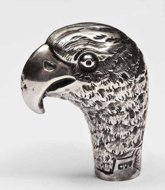 Appraisal: A SILVER CANE HANDLE in the form of a parrot