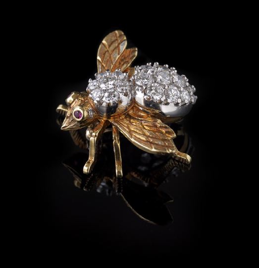 Appraisal: Stunning Eighteen-Karat Two-Color Gold and Diamond Bee Brooch the well-defined