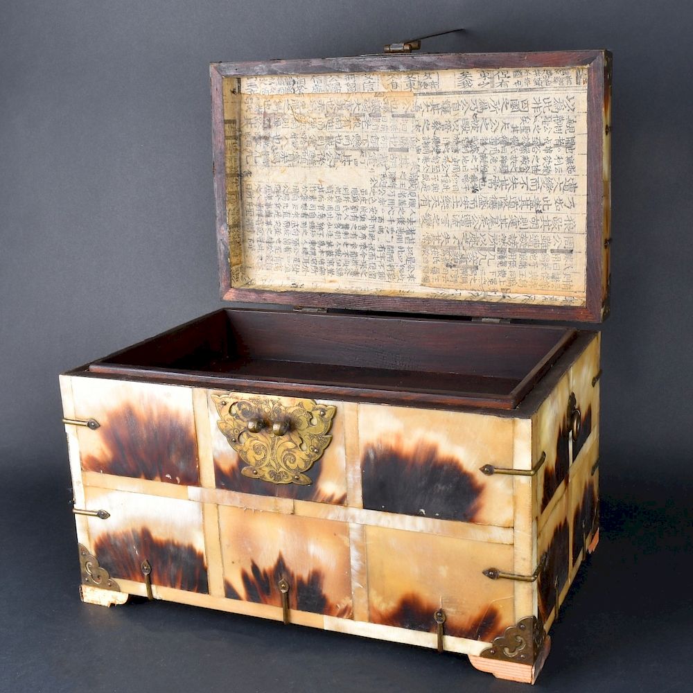 Appraisal: Chinese Tortoise Shell Box Chinese Tortoise Shell Style Box with