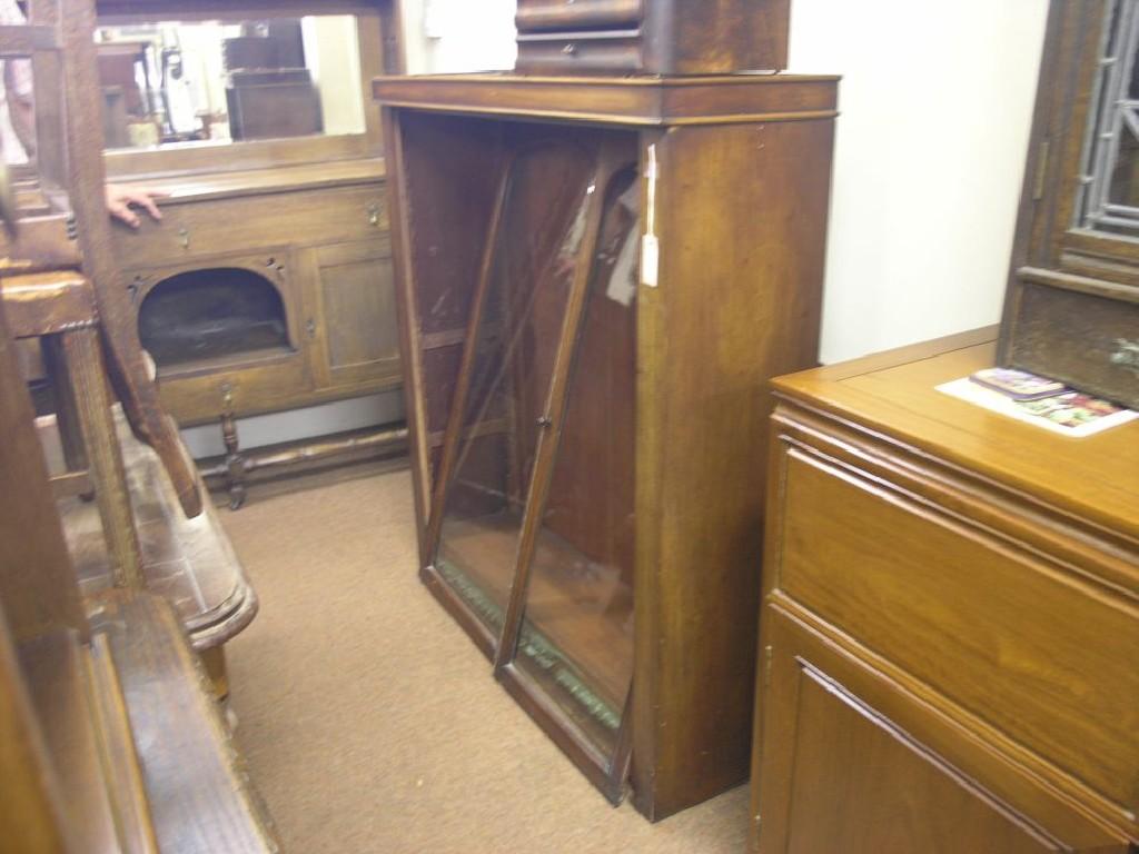 Appraisal: A Victorian mahogany bookcase modified pair of glazed doors enclosing