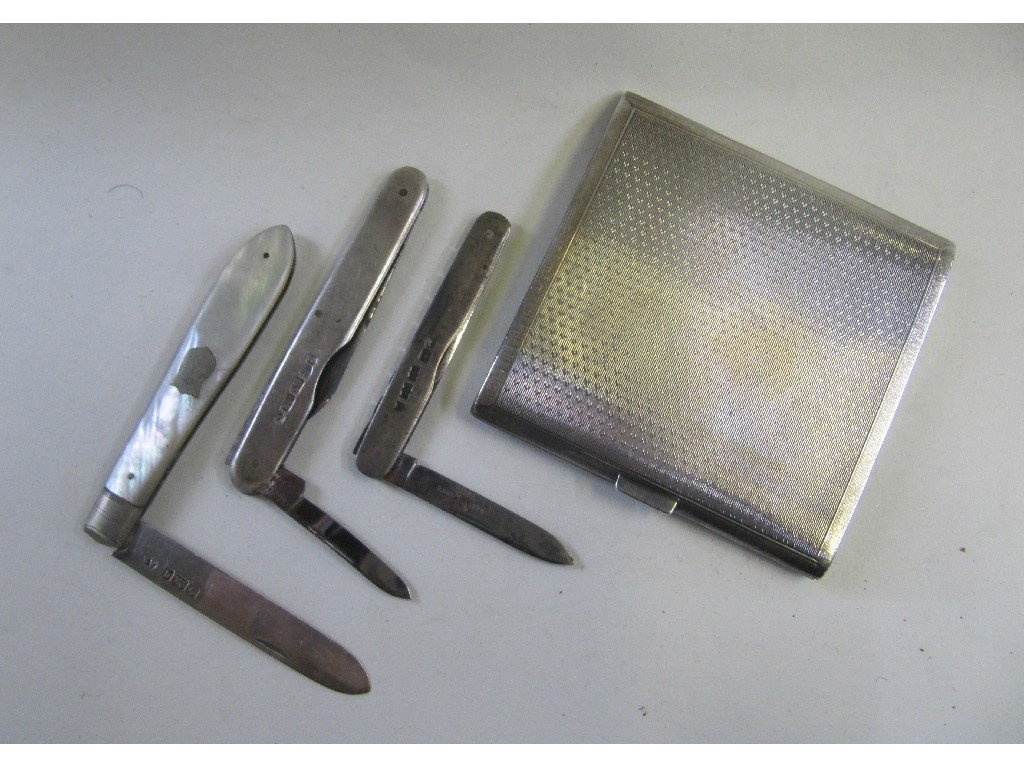 Appraisal: Lot comprising silver cigarette case two silver pocket knives and