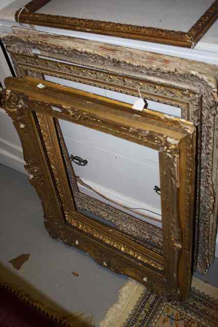 Appraisal: A SMALL GROUP OF VARIOUS PICTURE FRAMES the largest x