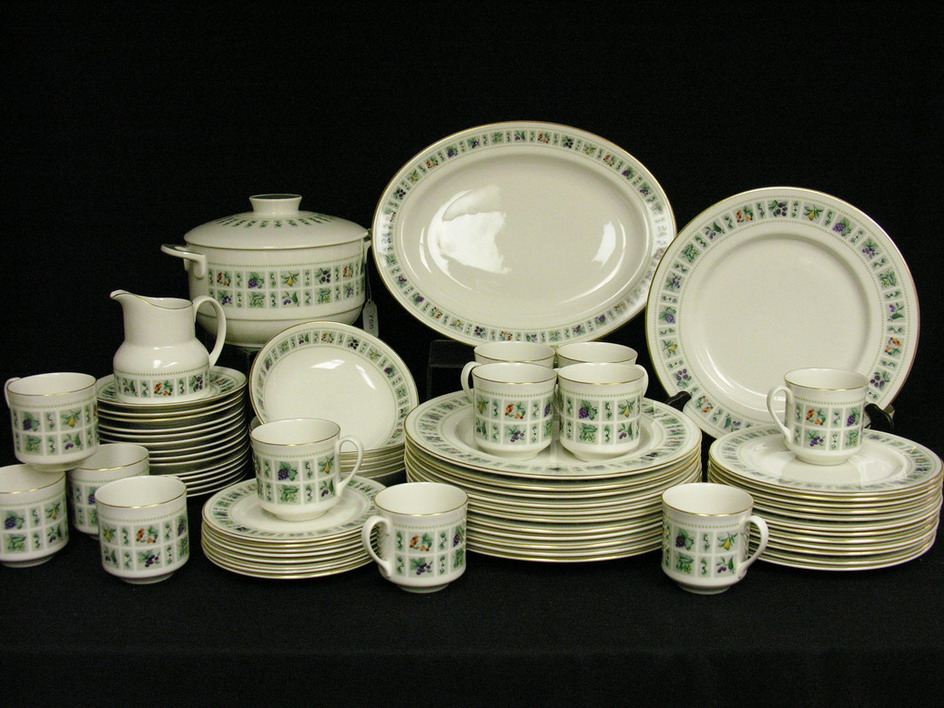 Appraisal: ROYAL DOULTON TAPESTRY CHINA PIECES Includes - Dinner plates -