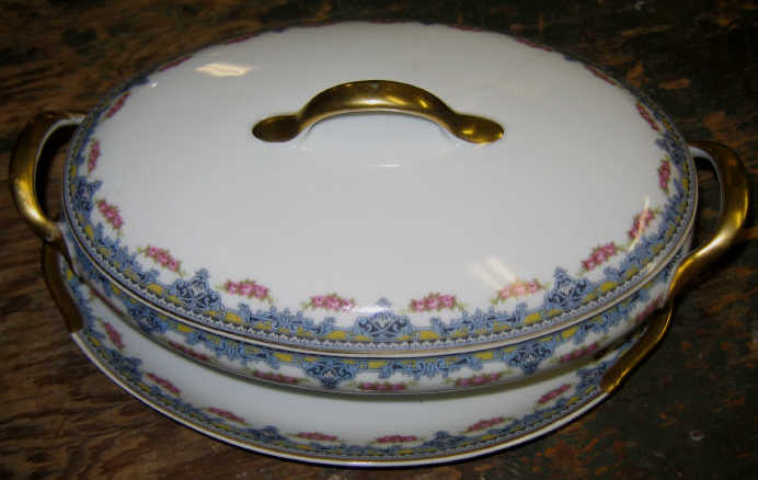 Appraisal: UNION CERAMIQUE CERAMIC LIMOGES FRANCE Porcelain dinner service for twelve