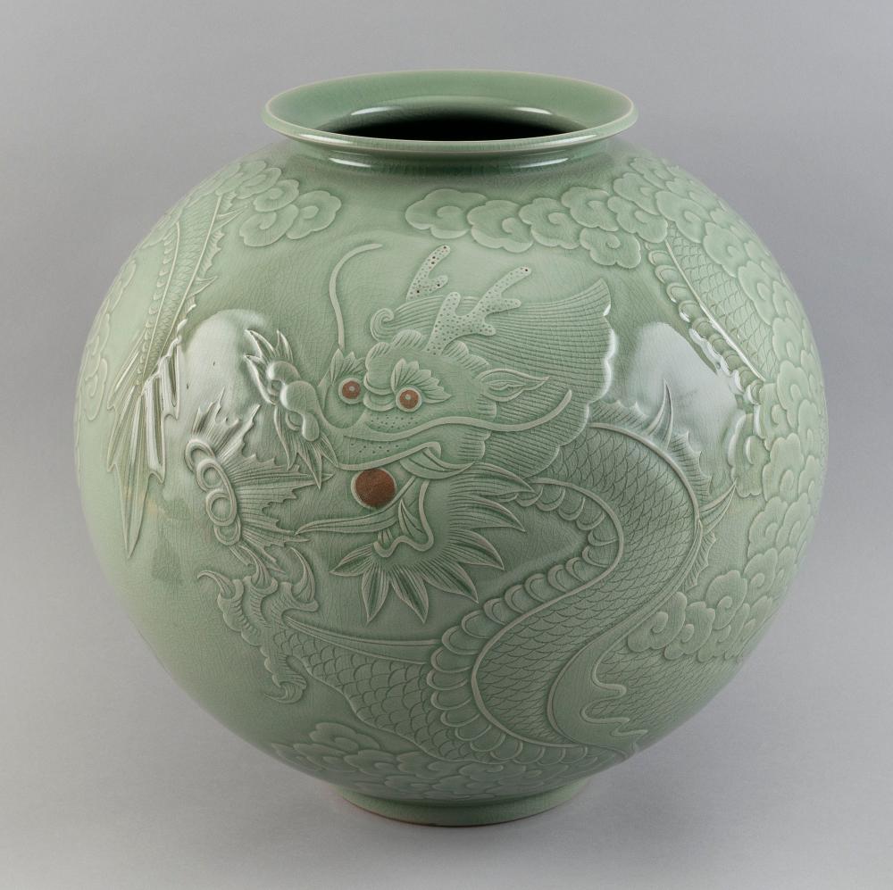 Appraisal: KORYO CELADON PORCELAIN VASE BY HAE CHUNG YO KOREA S