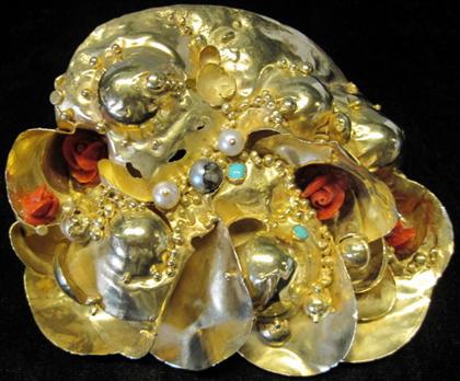 Appraisal: karat yellow gold 'oyster shell' buckle pin Bianca Eshel s