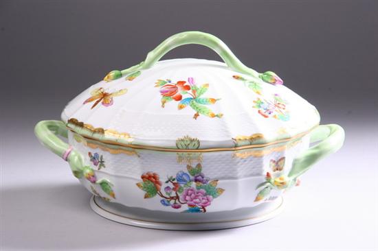 Appraisal: HEREND PORCELAIN TUREEN WITH LID Queen Victoria-green border pattern -