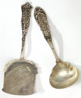 Appraisal: Vintage American Sterling Serving Pieces Comprising a berry scoop and