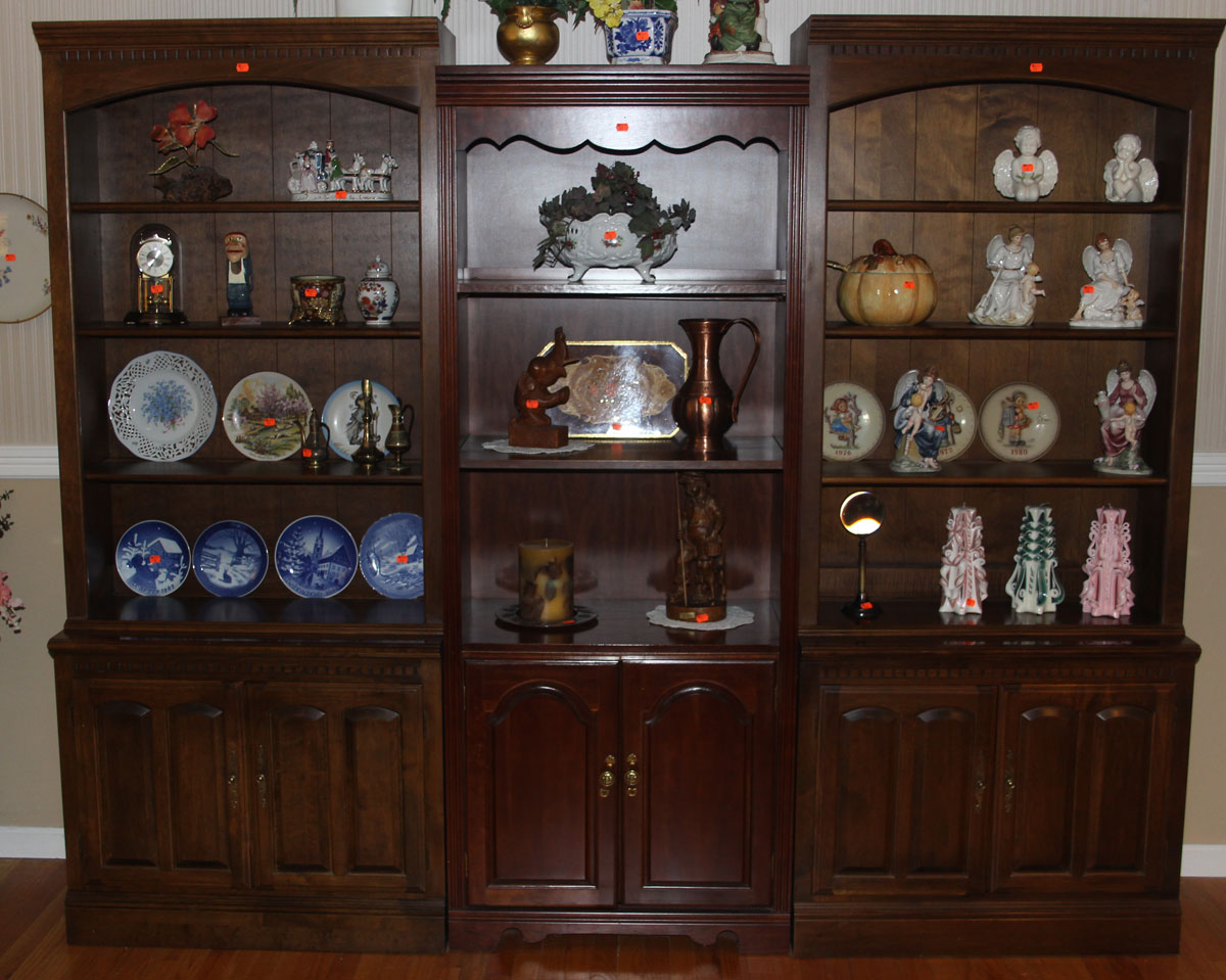 Appraisal: Assembled cherrywood veneer three-piece display