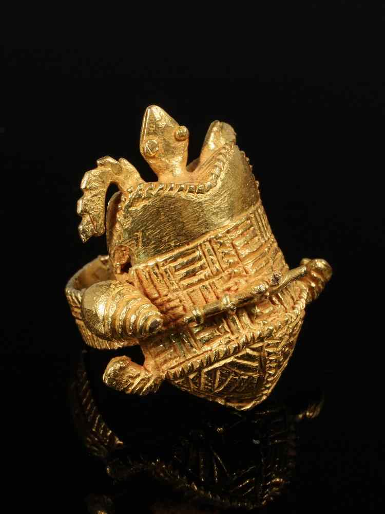 Appraisal: PERUVIAN GOLD TURTLE-FORM RING - th c Peruvian Cast Pure