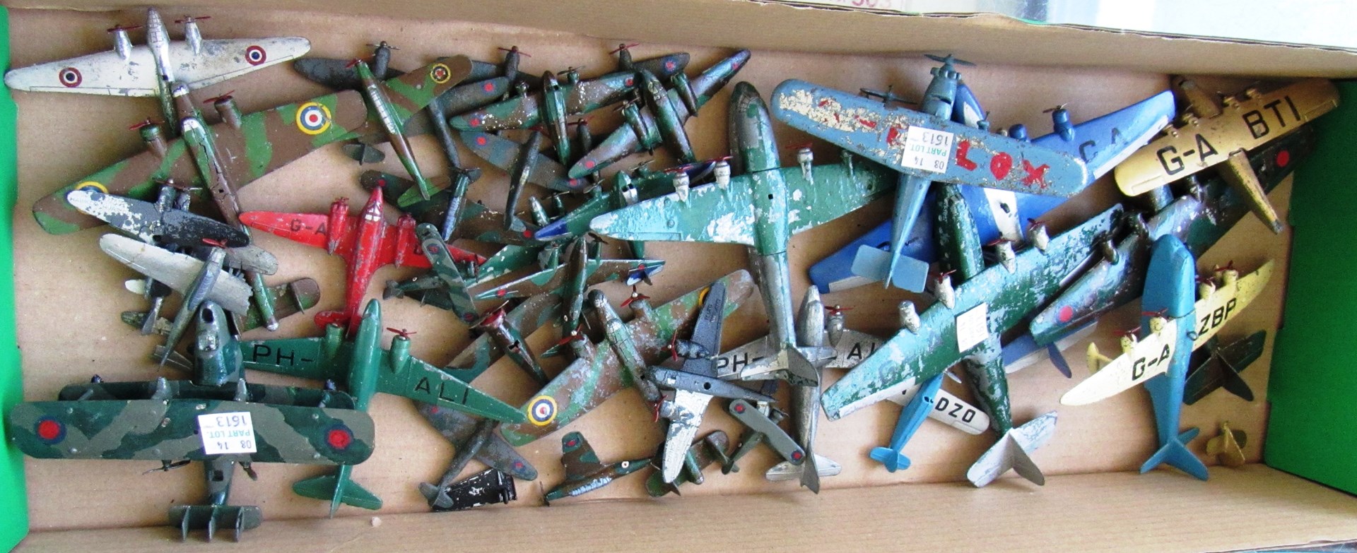 Appraisal: A quantity of Dinky die-cast aeroplanes including Ensign class air