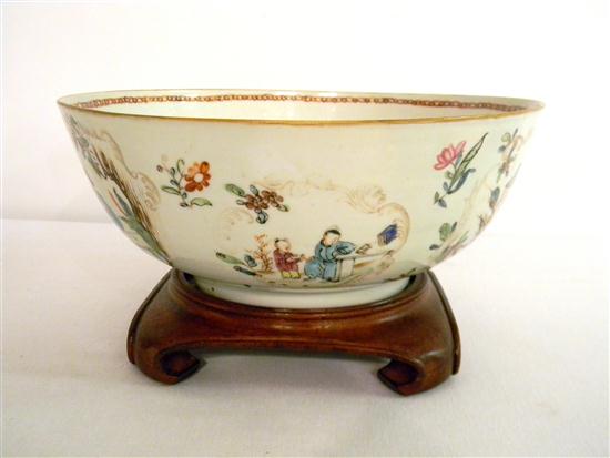 Appraisal: Chinese late th early th century a famille rose bowl