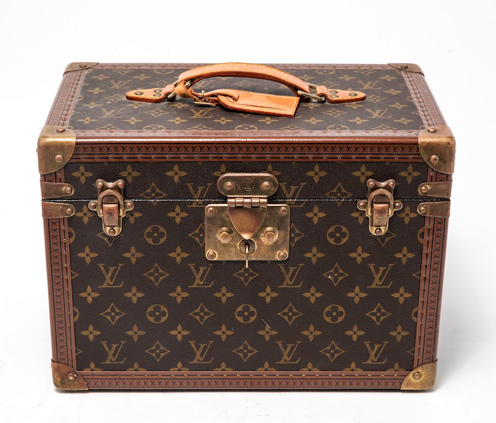 Appraisal: Louis Vuitton Vintage Monogram Cosmetic Case Louis Vuitton vintage cosmetic