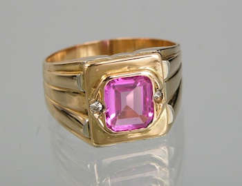 Appraisal: A Men's k Gold Ring with a Pink Sapphire An