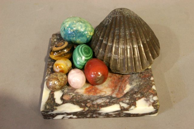 Appraisal: A quantity of Alabaster marble and semi precious carved eggs