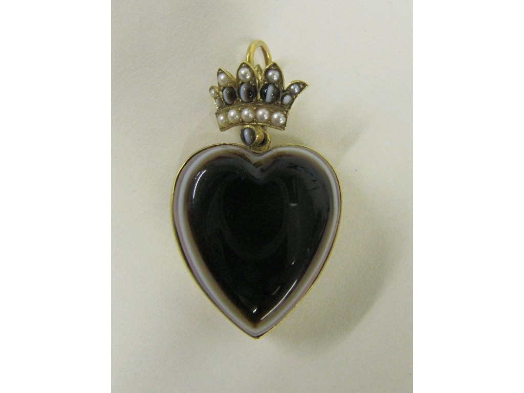 Appraisal: Victorian heart shaped banded agate Luckenbooth pendant with yellow metal