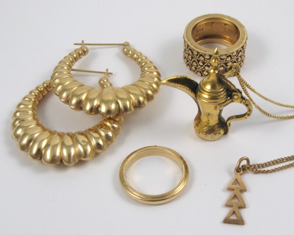 Appraisal: SIX ARTICLES OF YELLOW GOLD JEWELRY including two k gold