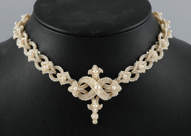 Appraisal: A VICTORIAN SEED PEARL NECKLACE The early Victorian necklace comprising