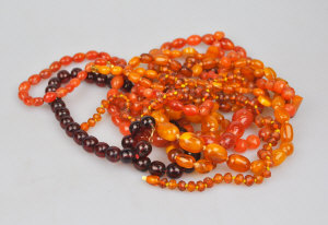 Appraisal: A selection of amber and simulated amber bead necklaces